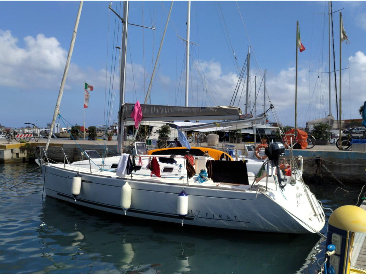 First 31.7 - Yacht Charter Marsala & Boat hire in Italy Sicily Aegadian Islands Marsala Marsala Marina 2
