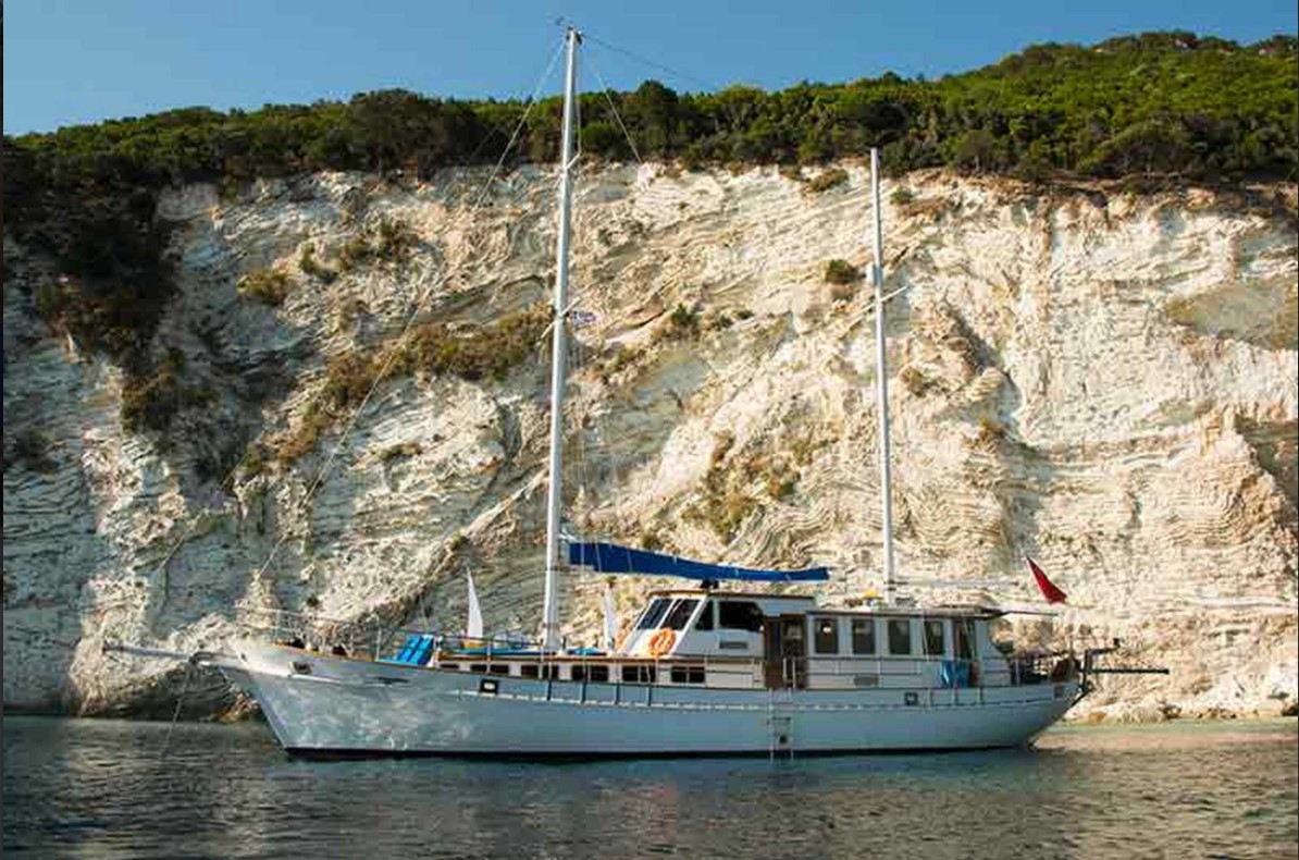 Gulet - Gulet charter Greece & Boat hire in Greece Athens and Saronic Gulf Megara Gulf Salamina Salamis Yachting Club 5