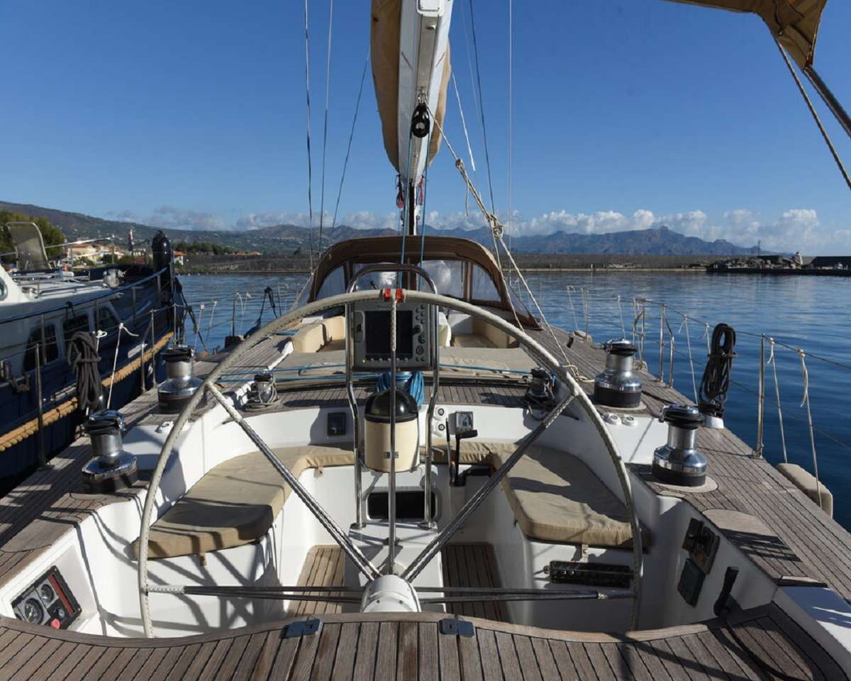 FOLLIA - Yacht Charter Amalfi Coast & Boat hire in Naples/Sicily 5