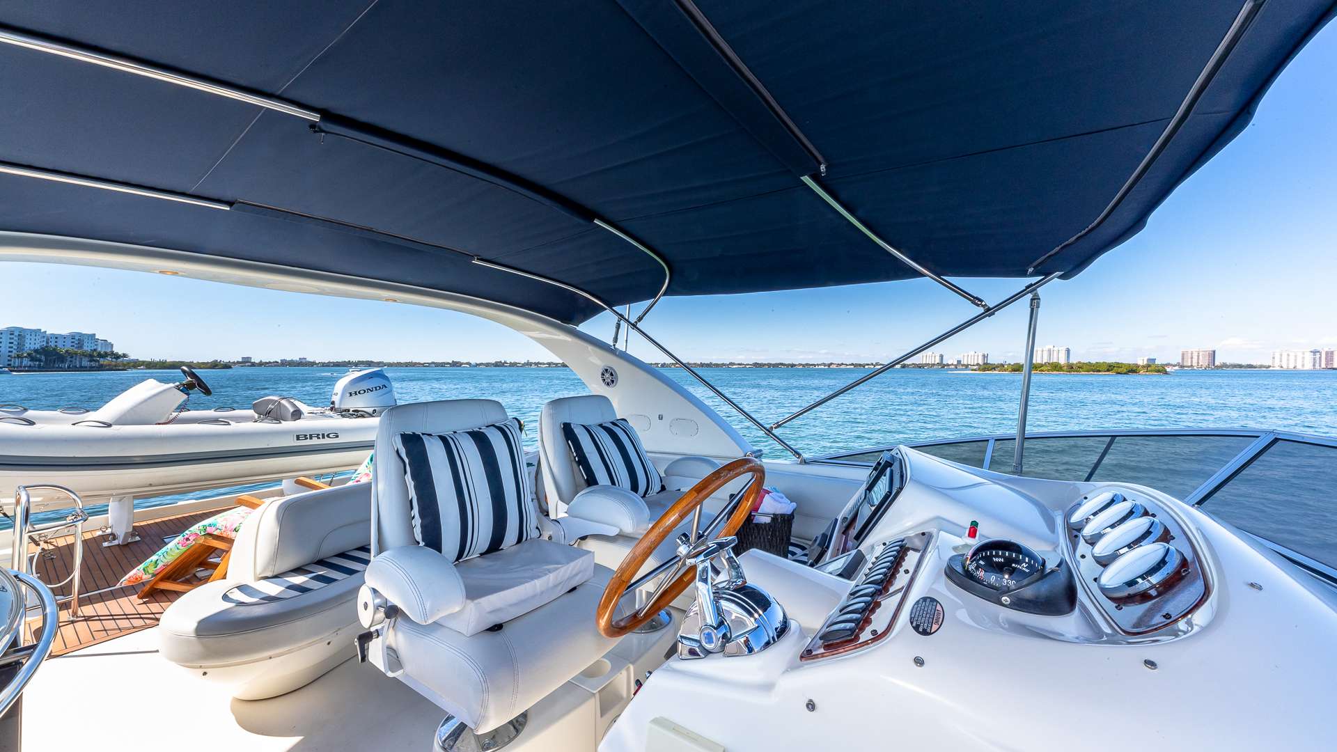 ELEGANT LADY - Motor Boat Charter USA & Boat hire in Florida & Bahamas 5