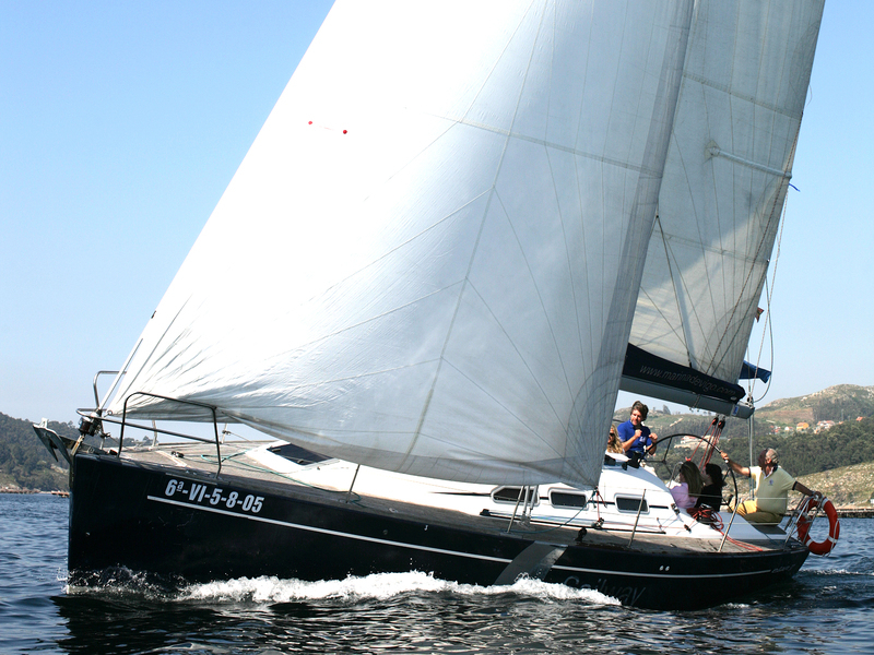 Elan 37 - Yacht Charter Pontevedra & Boat hire in Spain Galicia Pontevedra Real Club Nautico de Vigo 2