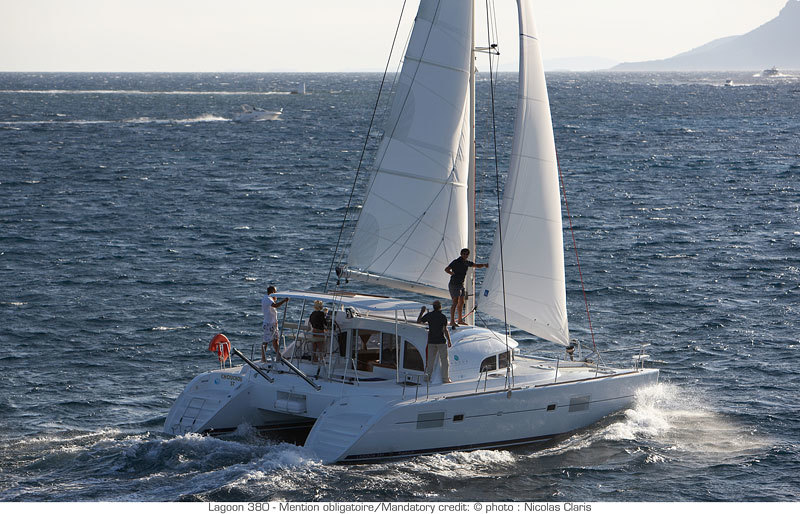 Lagoon 380 - 4 cab. - Yacht Charter Queensland & Boat hire in Australia Queensland Whitsundays Airlie Beach Coral Sea Marina 3