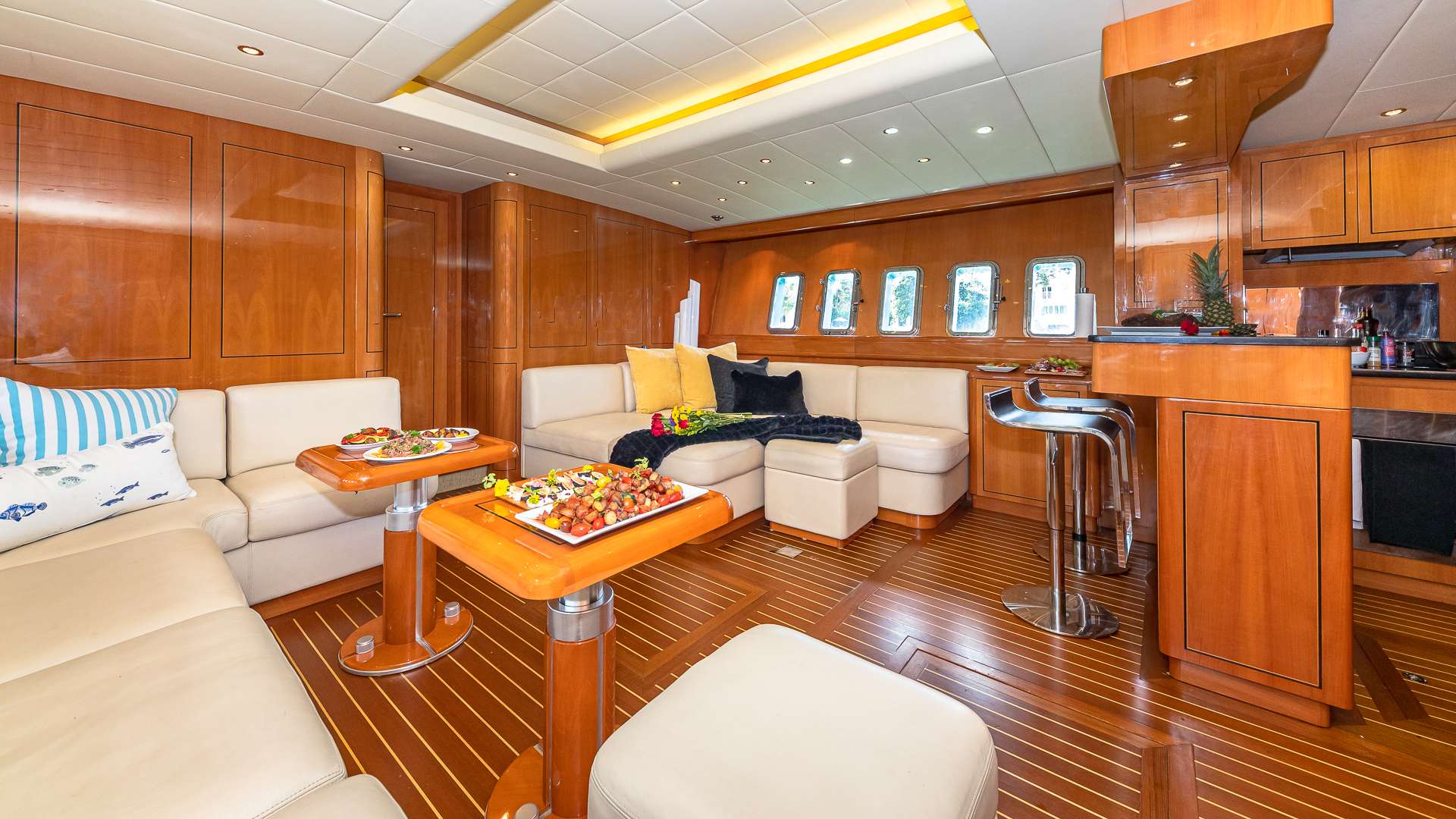 Happy - Yacht Charter Miami & Boat hire in Florida & Bahamas 3