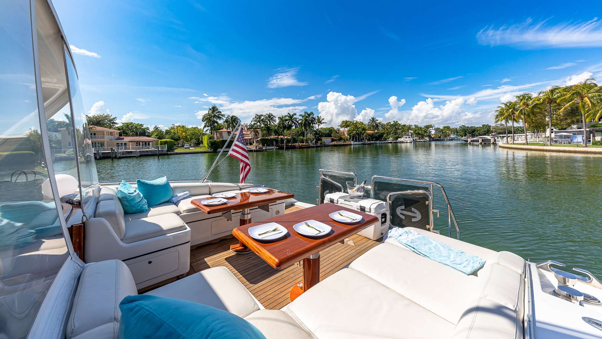Happy - Motor Boat Charter USA & Boat hire in Florida & Bahamas 5