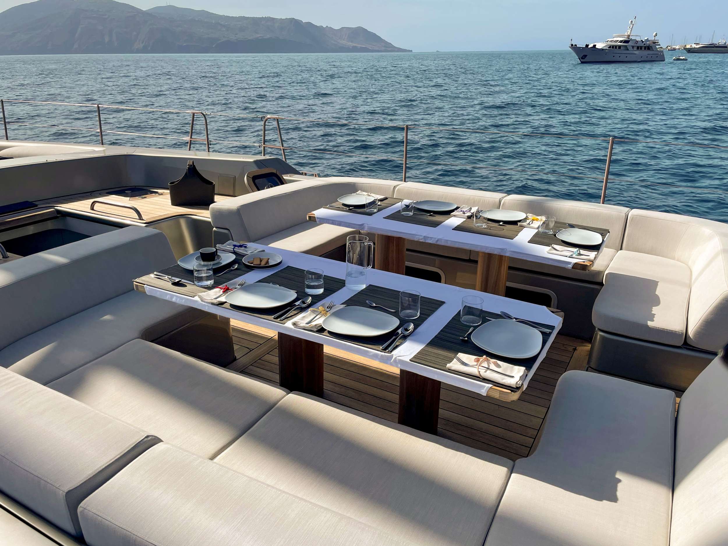 RUNNING ON FAITH - Yacht Charter Monaco & Boat hire in Fr. Riviera & Tyrrhenian Sea 4