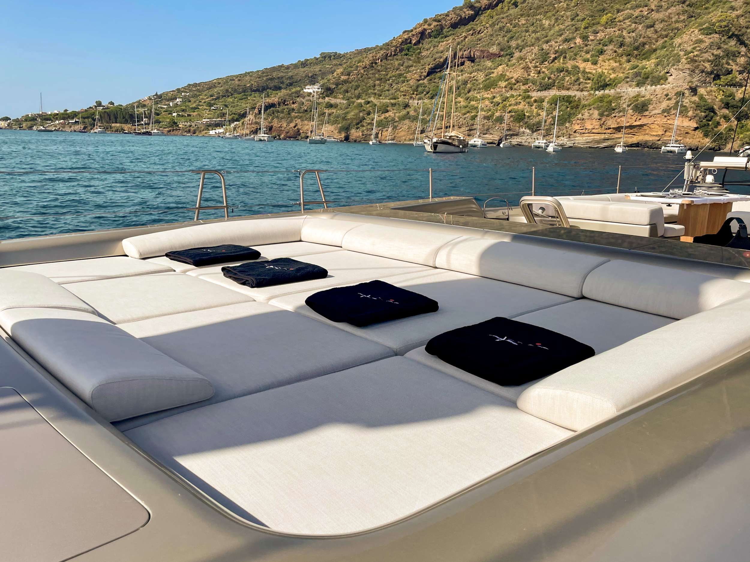 RUNNING ON FAITH - Yacht Charter Monaco & Boat hire in Fr. Riviera & Tyrrhenian Sea 5