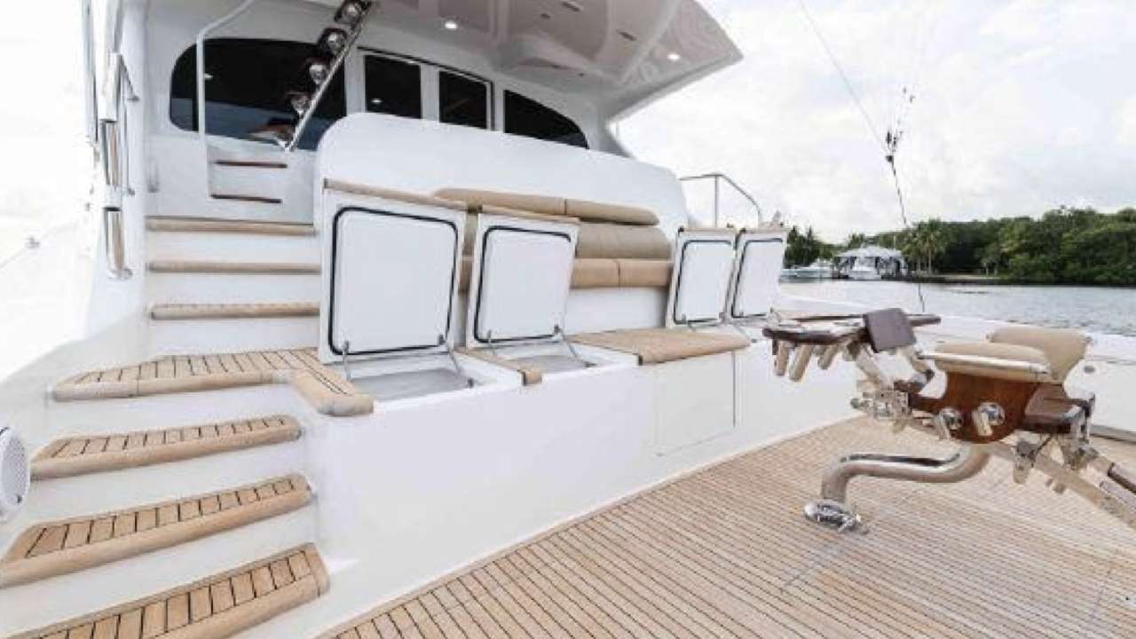 TOUCHE - Motor Boat Charter USA & Boat hire in Florida & Bahamas 5