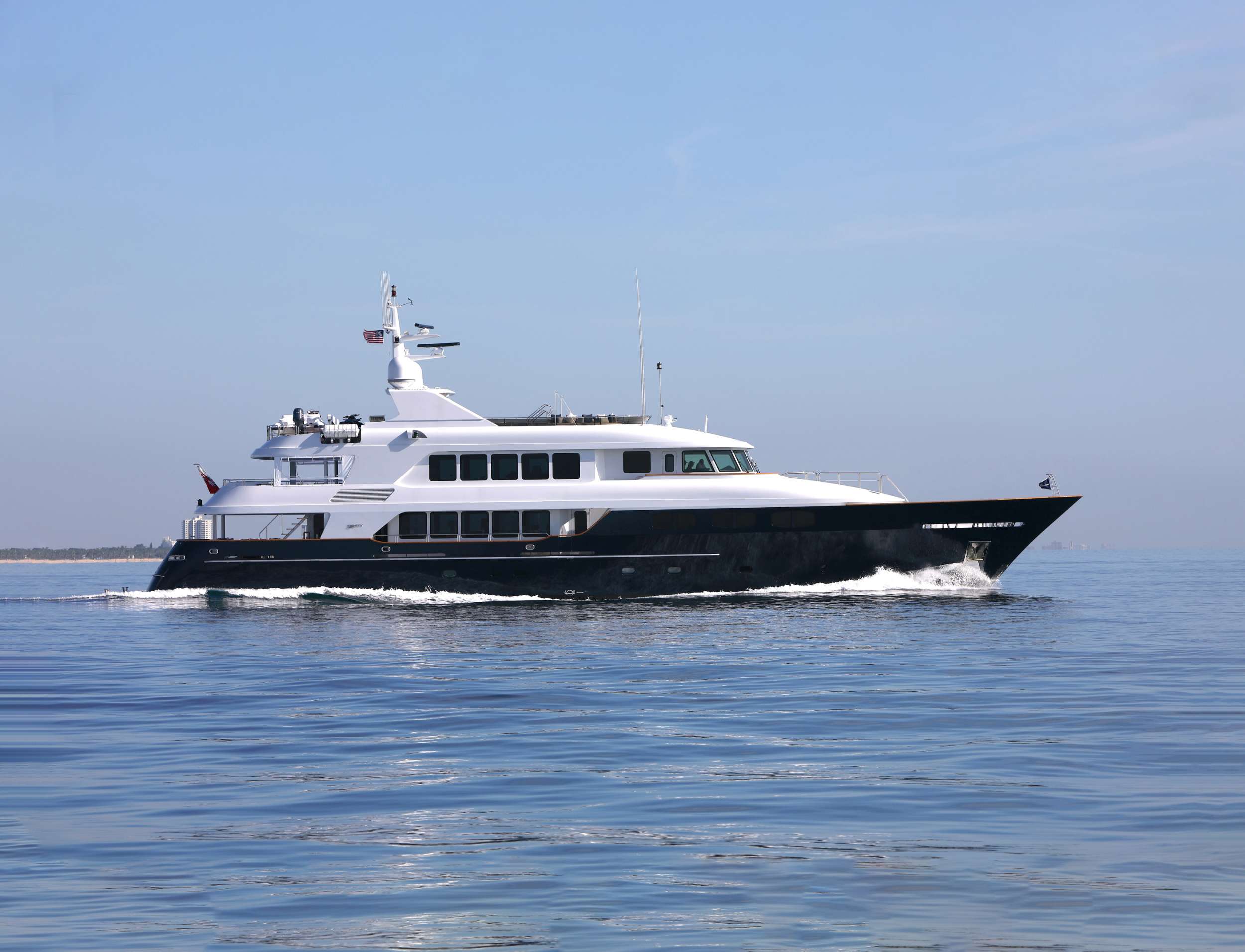 SECOND LOVE - Motor Boat Charter USA & Boat hire in Florida & Bahamas 1