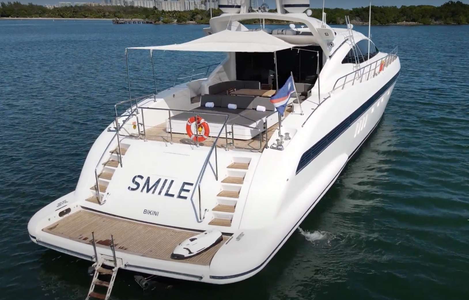 SMILE - Motor Boat Charter USA & Boat hire in Florida & Bahamas 3
