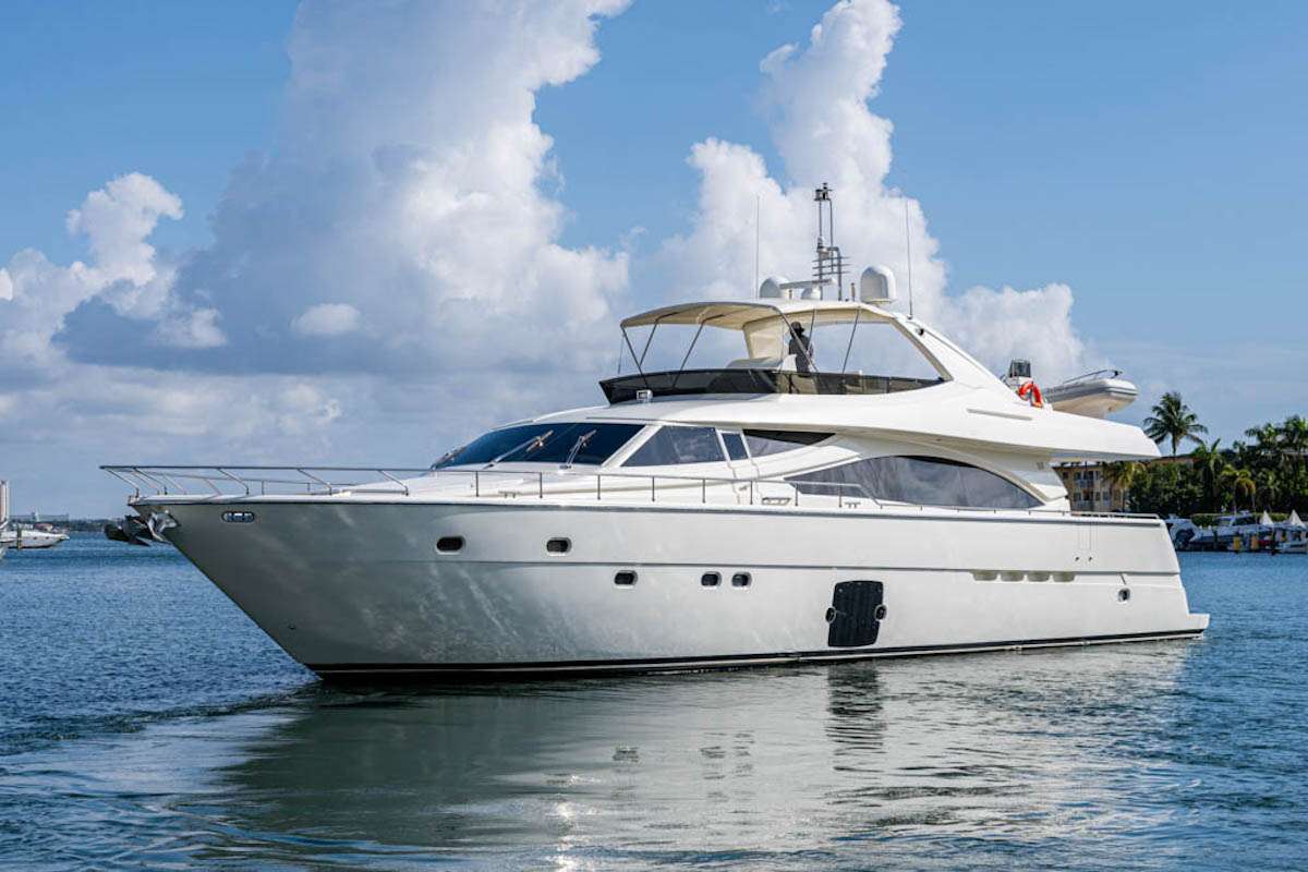 La Paloma  - Motor Boat Charter USA & Boat hire in Florida & Bahamas 1