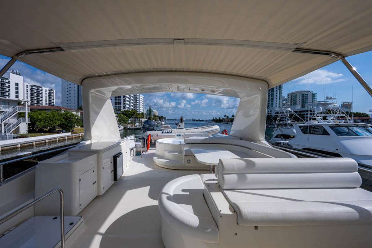 La Paloma  - Yacht Charter Miami & Boat hire in Florida & Bahamas 4
