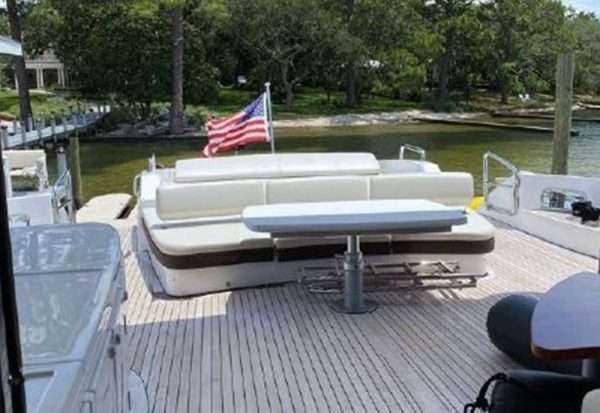 Azimut 86 s - Superyacht charter Saint Vincent and the Grenadines & Boat hire in United States Florida Miami Port Miami 6