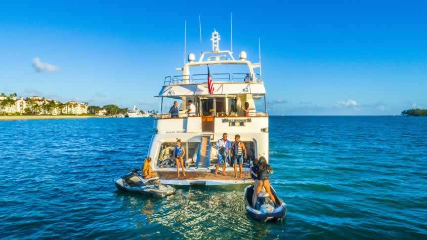 Azimut 100 Jumbo - Yacht Charter Miami & Boat hire in United States Florida Miami Beach Miami Beach Marina 2