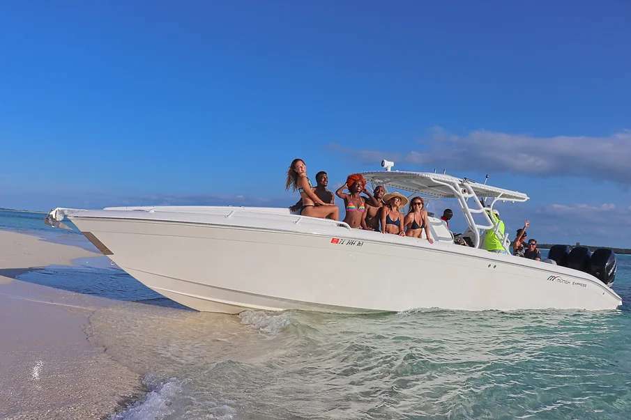 Midnight Express 39 - Luxury yacht charter Bahamas & Boat hire in Bahamas Exumas Dunmore Town Isla Harbour 3