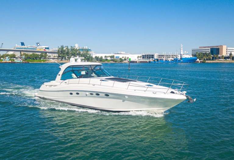 Sea Ray 540 Sundancer - Motor Boat Charter USA & Boat hire in United States Florida Miami Port Miami 1
