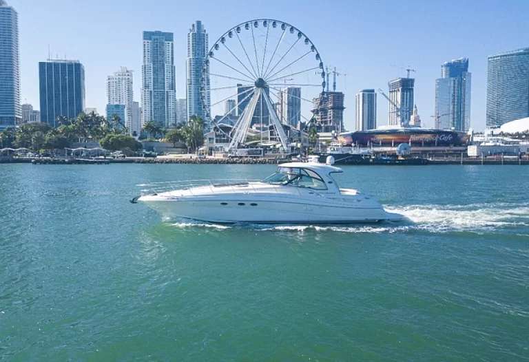 Sea Ray 540 Sundancer - Motor Boat Charter USA & Boat hire in United States Florida Miami Port Miami 2