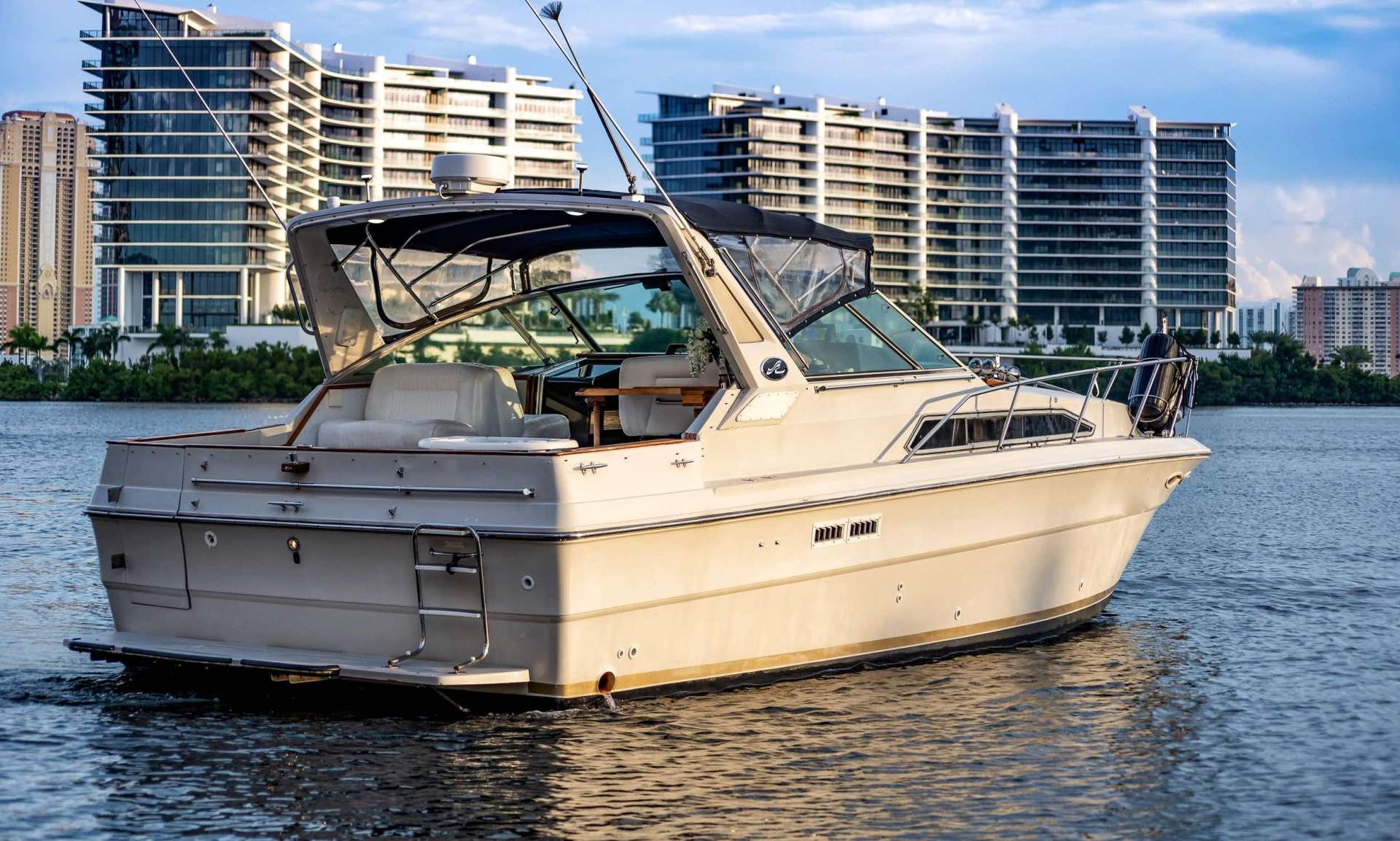 Sea Ray 370 Express Cruiser - Yacht Charter Fort Lauderdale & Boat hire in United States Florida Fort Lauderdale Aventura 4