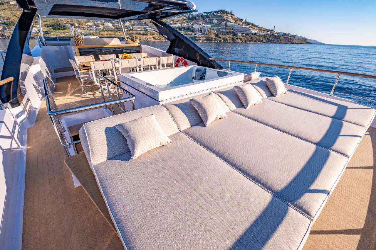 BACCARAT - Yacht Charter Antibes & Boat hire in Fr. Riviera, Corsica & Sardinia 5