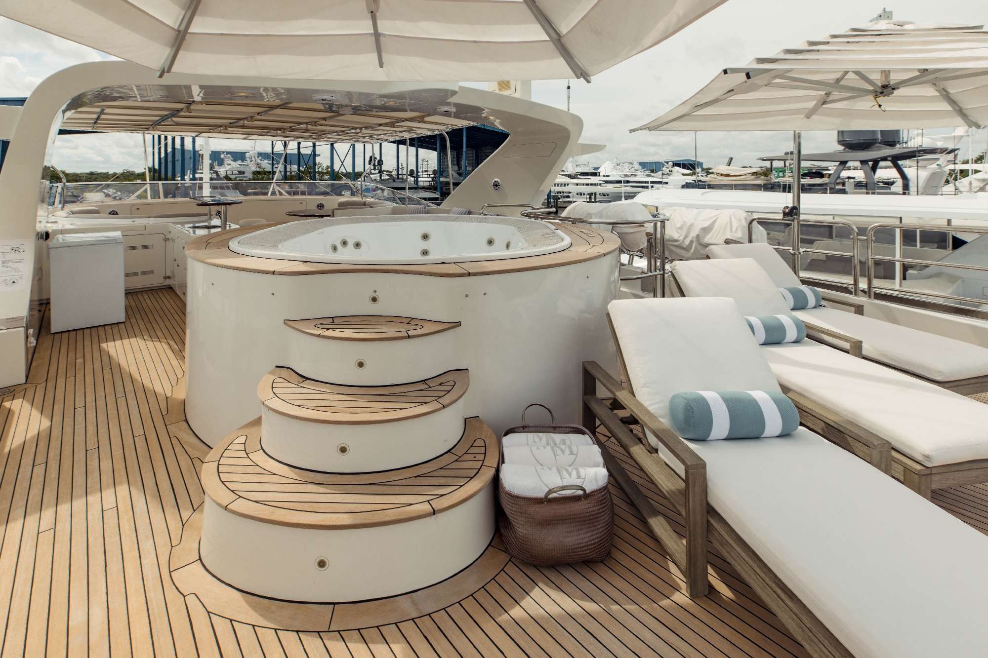 Mamma Mia - Superyacht charter St Martin & Boat hire in Bahamas & Caribbean 4