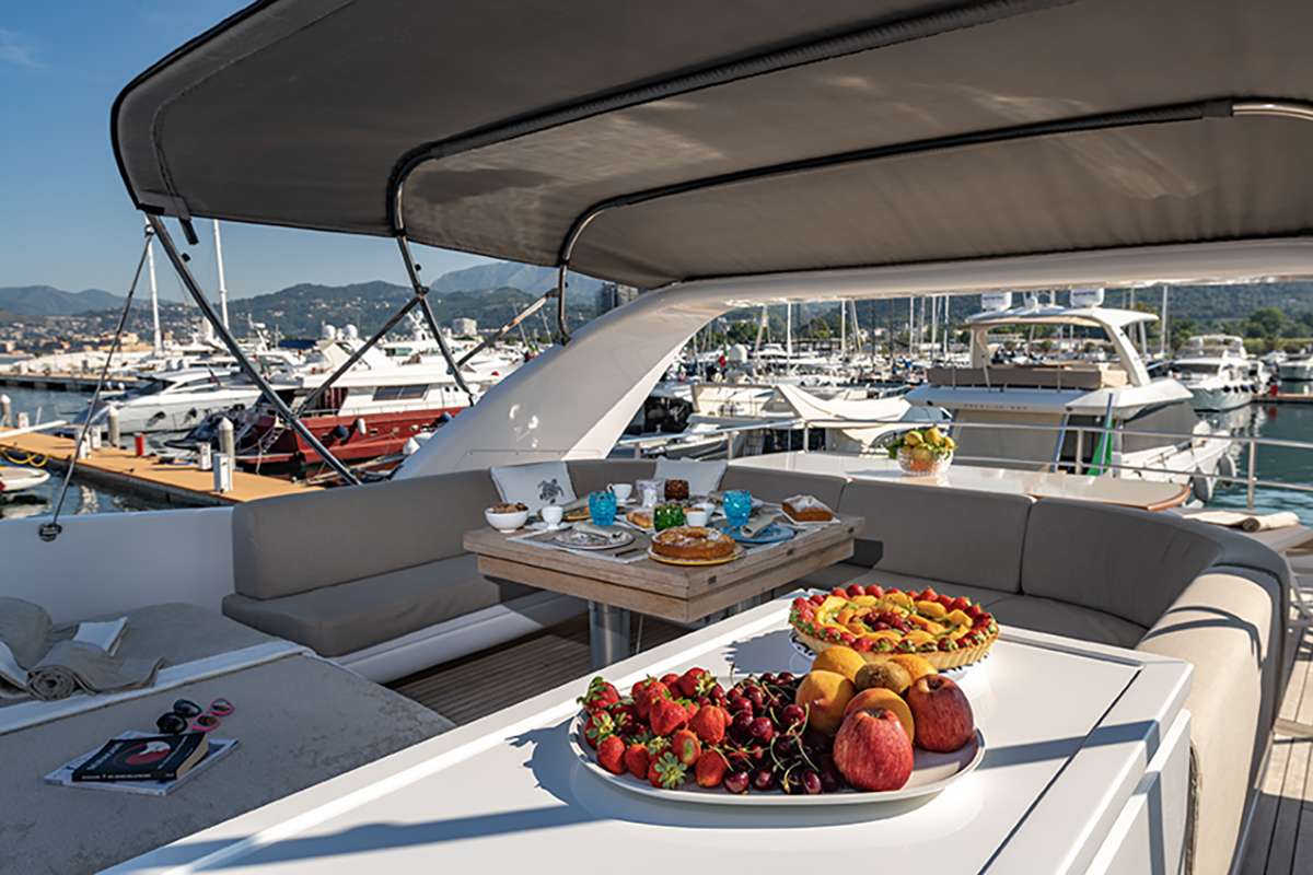 GOLDEN EAGLE - Yacht Charter Monaco & Boat hire in Fr. Riviera & Tyrrhenian Sea 5