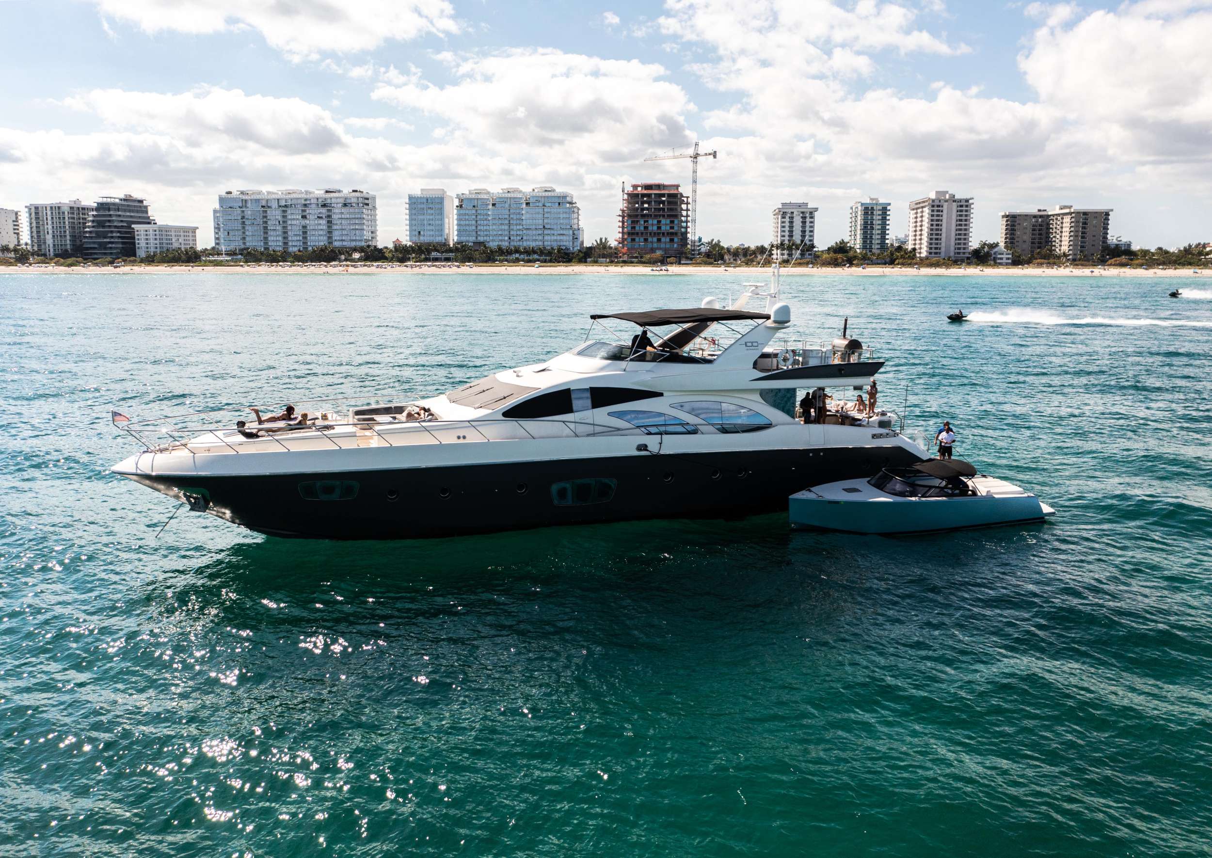 Intervention - Motor Boat Charter USA & Boat hire in Florida & Bahamas 1