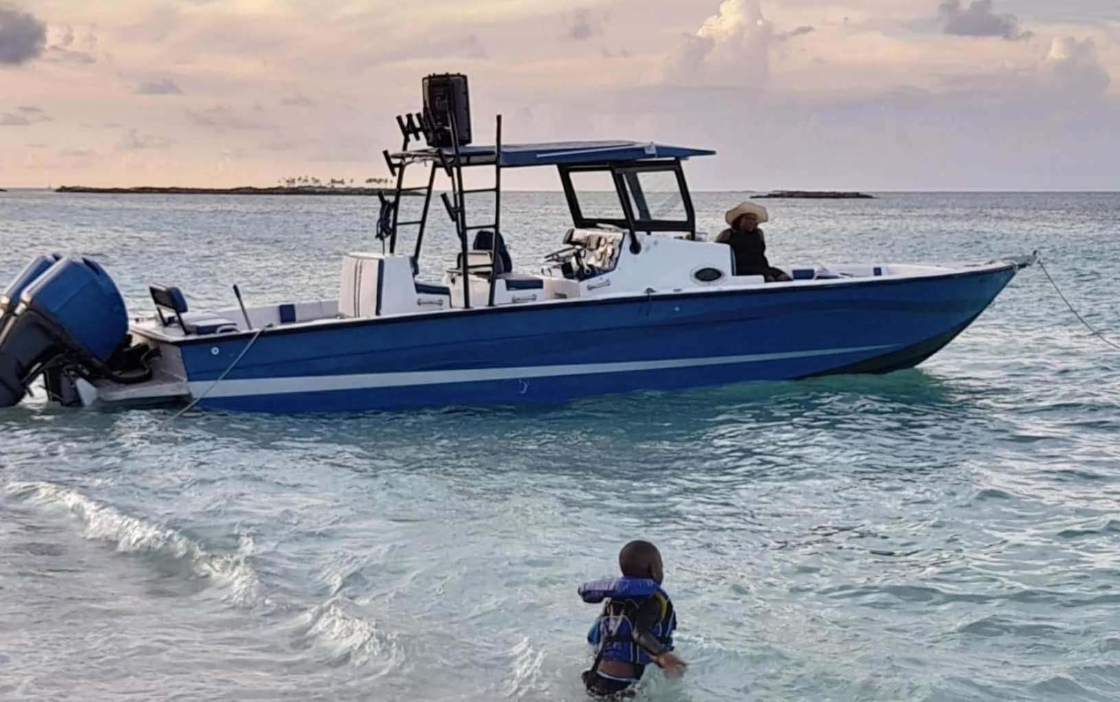 Centerconsole - Luxury yacht charter Bahamas & Boat hire in Bahamas Exumas Staniel Cay Staniel Cay Yacht Club 1