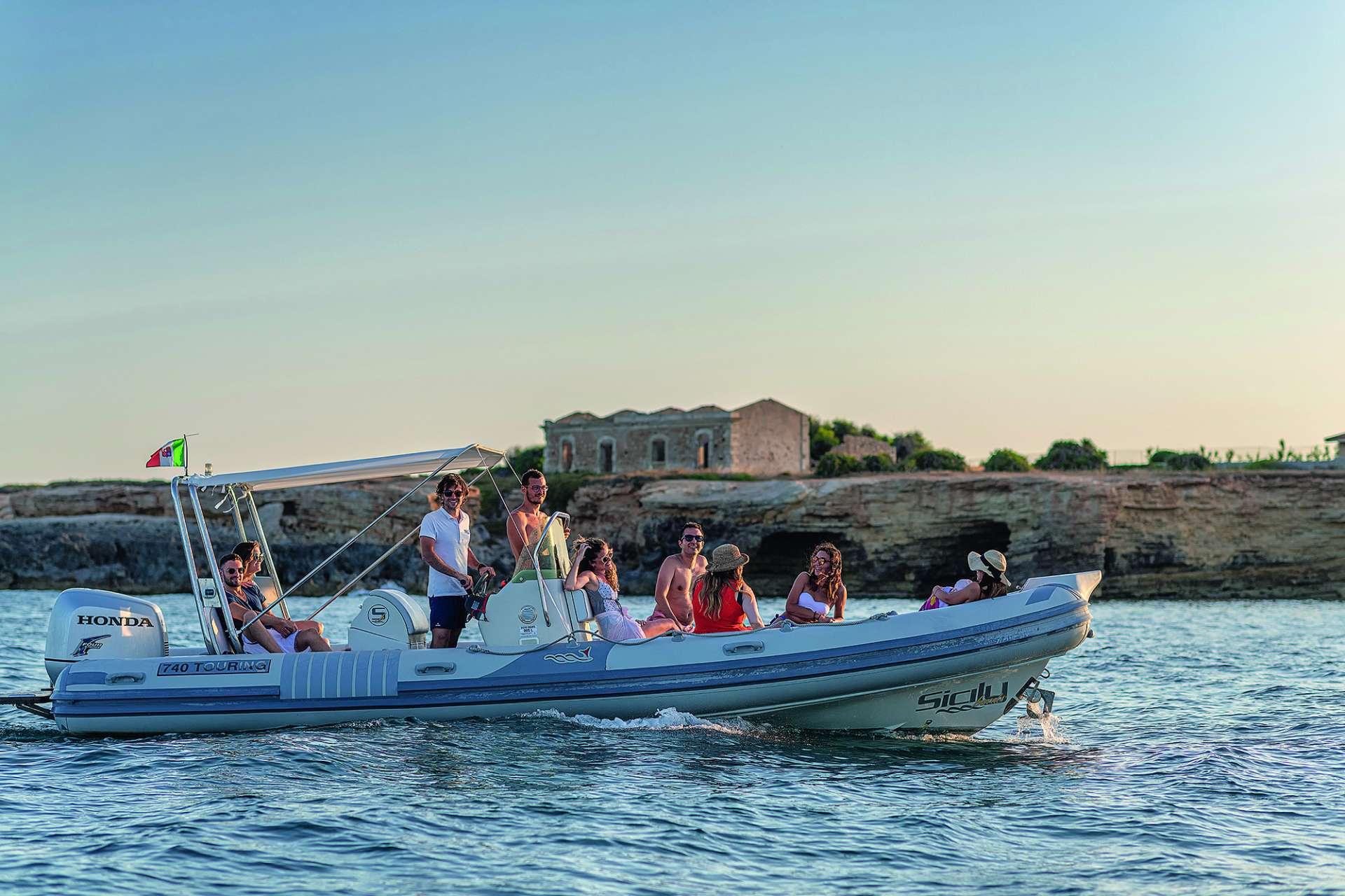 Vesuviana MV Touring 740 - Motor Boat Charter Sicily & Boat hire in Italy Sicily Siracusa Siracusa 3