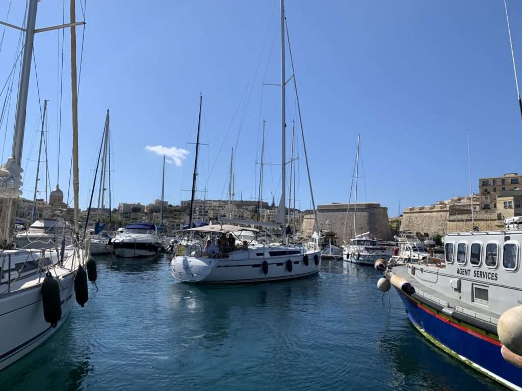 Bavaria 41 - Luxury yacht charter Malta & Boat hire in Malta Il-Mellieħa 5