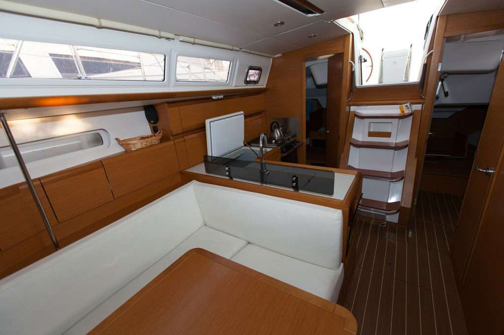 Sun Odyssey 379 - Luxury yacht charter Malta & Boat hire in Malta Il-Mellieħa 6