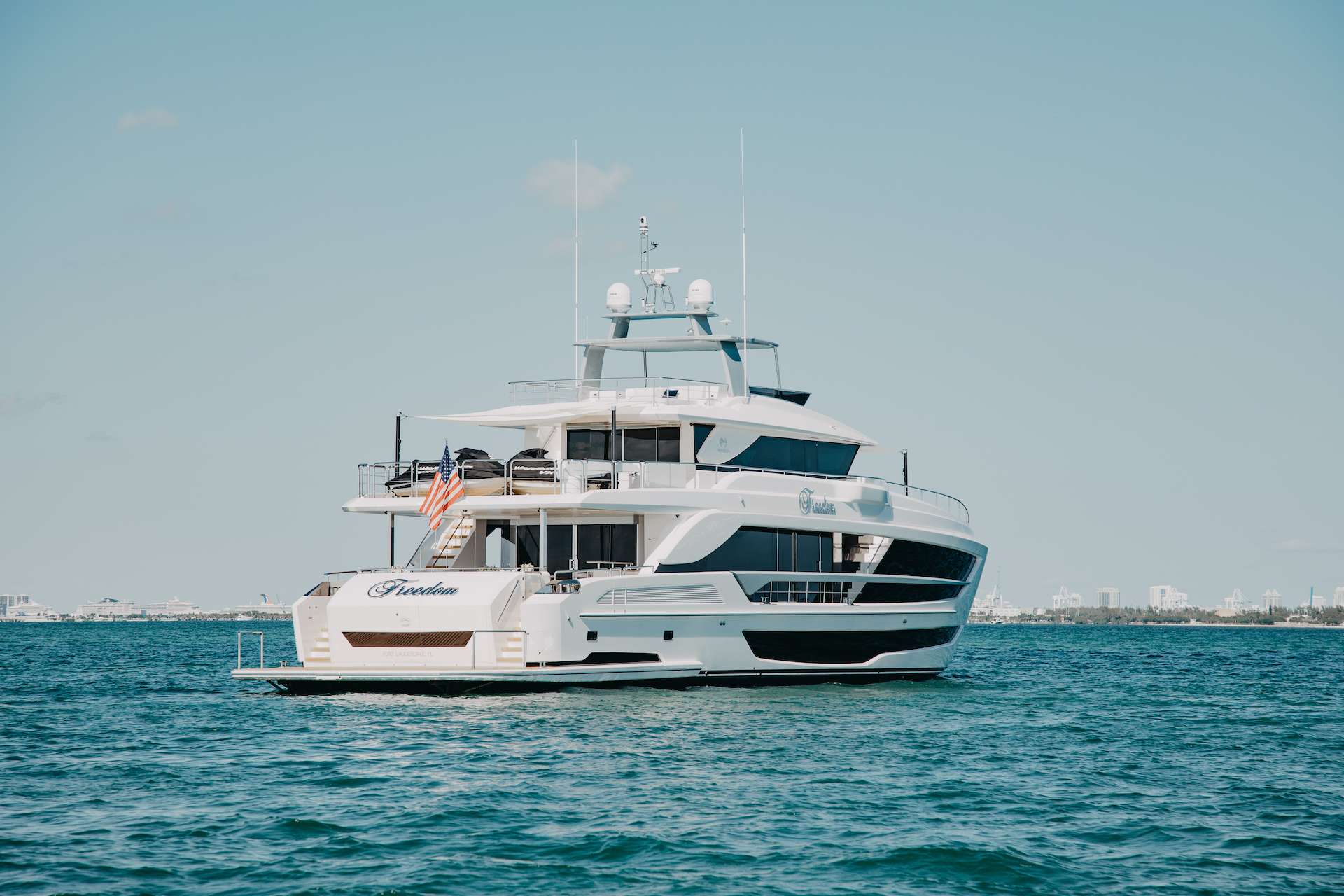 Horizon 110 - Luxury yacht charter Bahamas & Boat hire in Bahamas New Providence Nassau Palm Cay One Marina 4