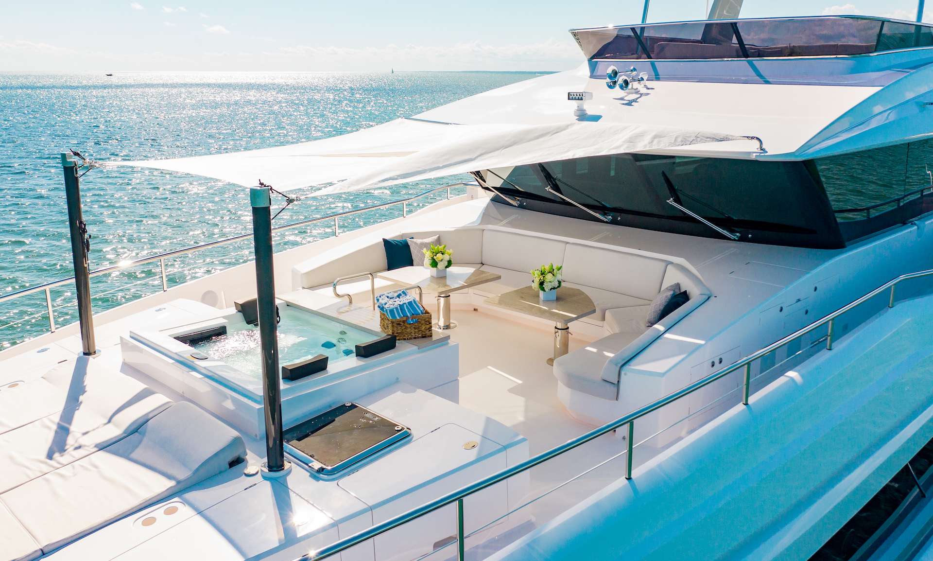 Horizon 110 - Luxury yacht charter Bahamas & Boat hire in Bahamas New Providence Nassau Palm Cay One Marina 5