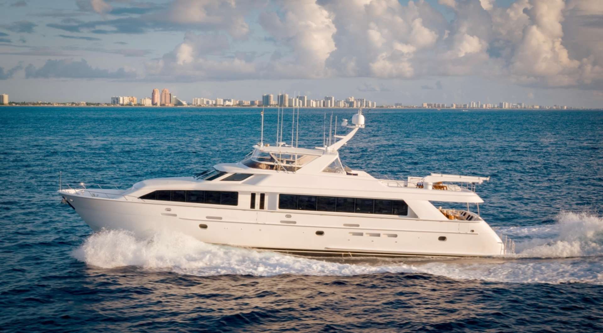 Hattaras 100 - Luxury yacht charter Bahamas & Boat hire in Bahamas New Providence Nassau Palm Cay One Marina 2