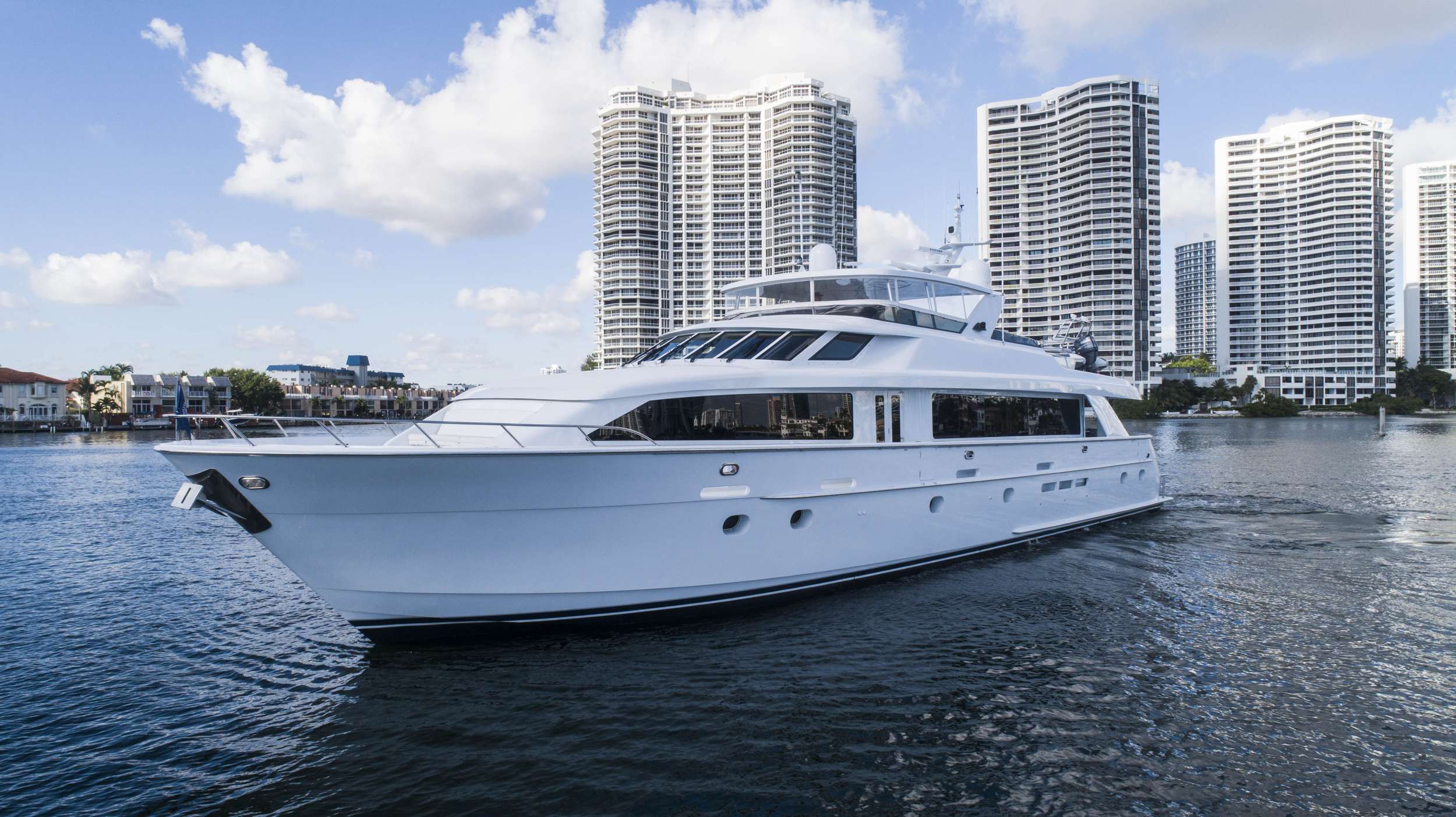 INEVITABLE - Motor Boat Charter Bahamas & Boat hire in US East Coast & Bahamas 1