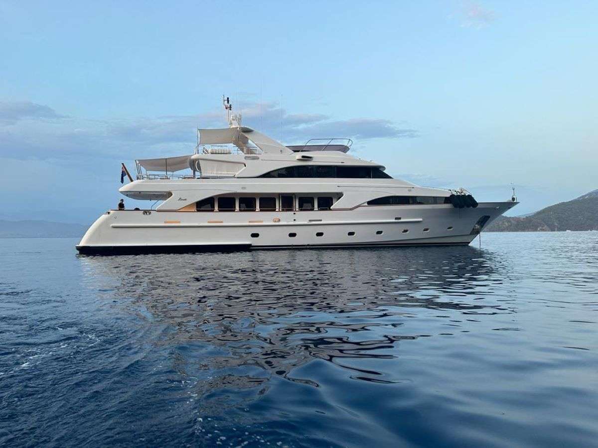 FRIENDSHIP - Yacht Charter Istanbul & Boat hire in Greece & Turkey 4