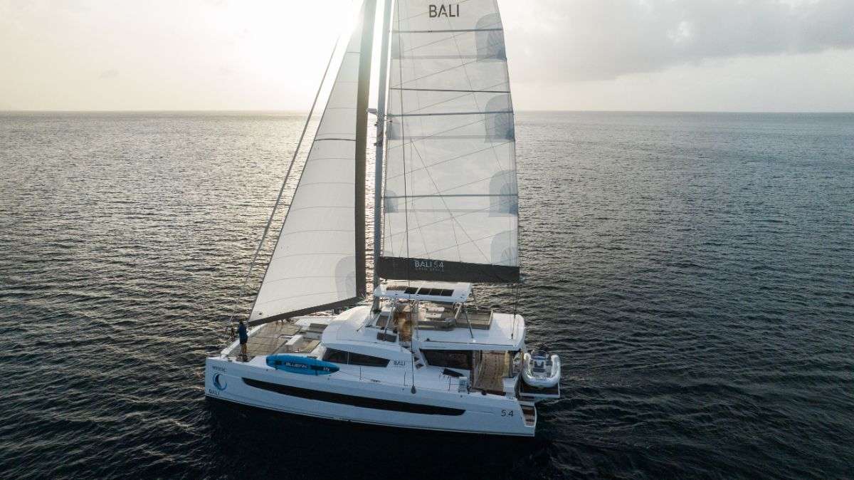 SUN DAZE 5.4 - Luxury yacht charter St Martin & Boat hire in Caribbean 2