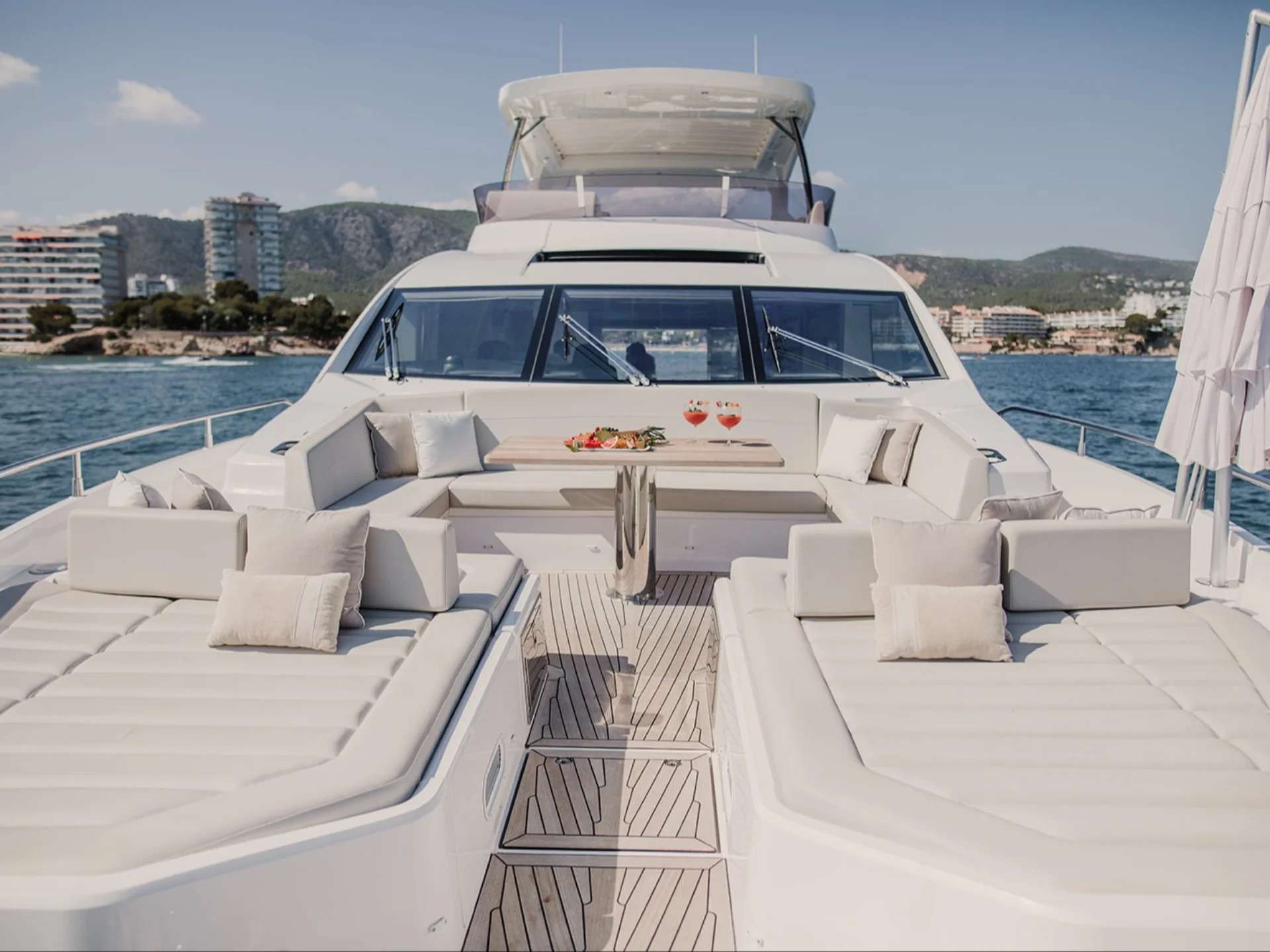 LADY M - Yacht Charter Roses & Boat hire in W. Med -Naples/Sicily, W. Med -Riviera/Cors/Sard., W. Med - Spain/Balearics 4
