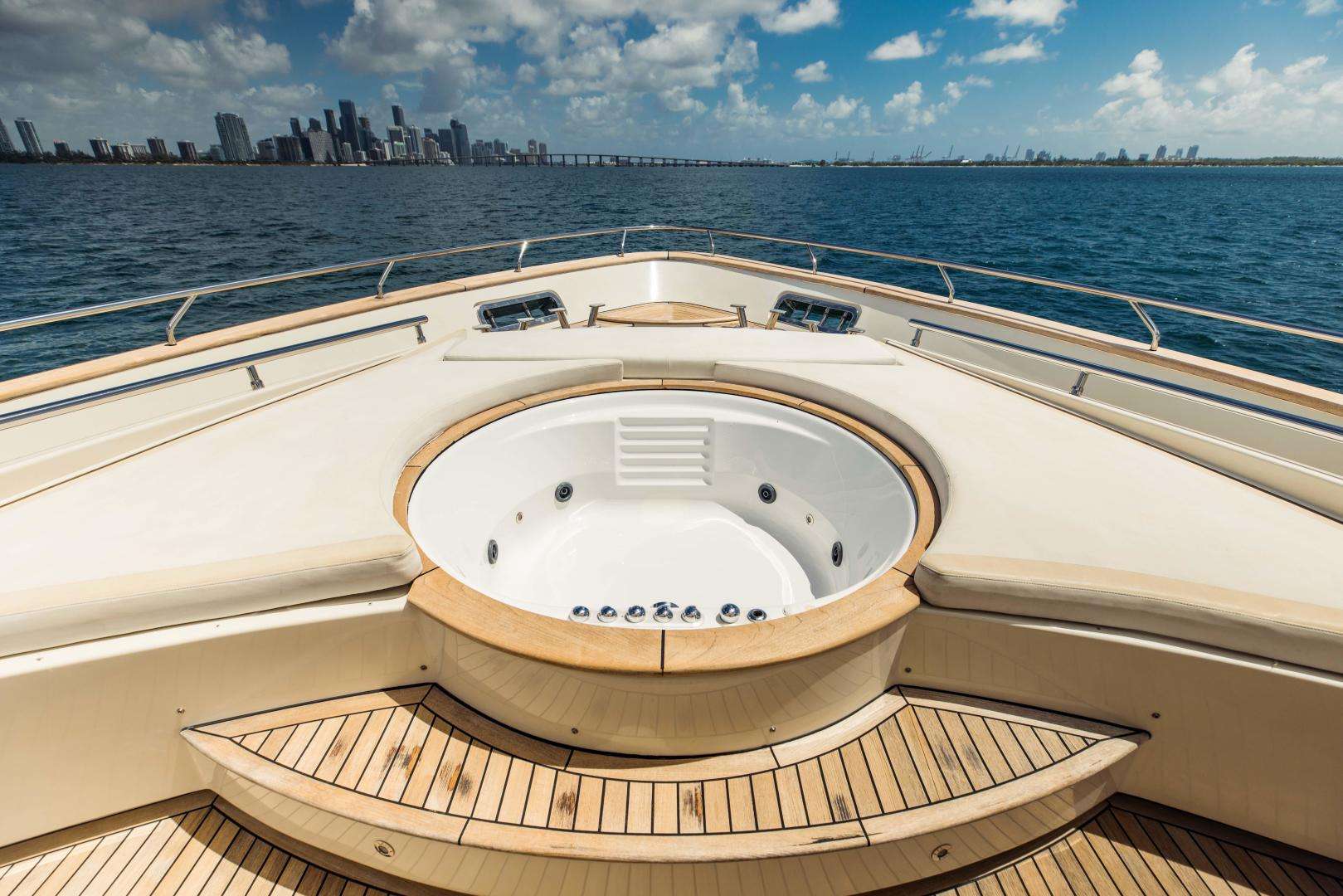 95 DOMINATOR - Yacht Charter Miami & Boat hire in US East Coast & Bahamas 5