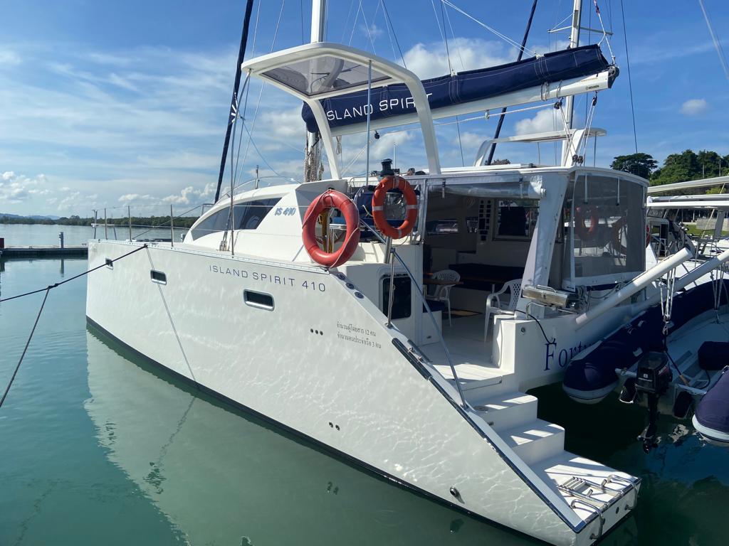 Island Spirit 410 - Yacht Charter Australia & Boat hire in Australia Queensland Whitsundays Coral Sea Marina 3