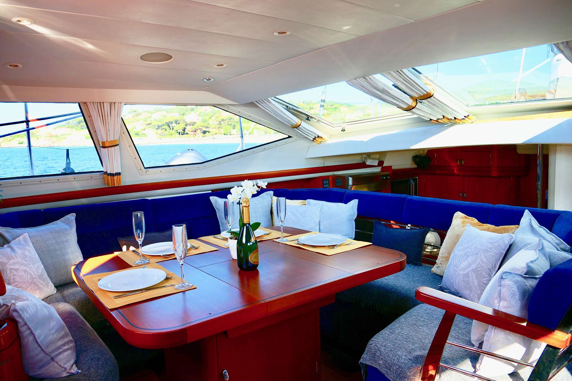 ELVIS MAGIC - Yacht Charter Bormes-les-Mimosas & Boat hire in W. Med -Riviera/Cors/Sard., Bahamas, Caribbean Leewards, Caribbean Windwards 3