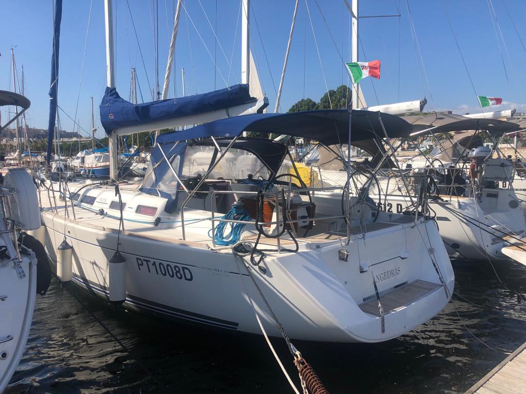 Dufour 425 - Yacht Charter Golfo Aranci & Boat hire in Italy Sardinia Costa Smeralda Golfo Aranci Marina dell'Isola 3
