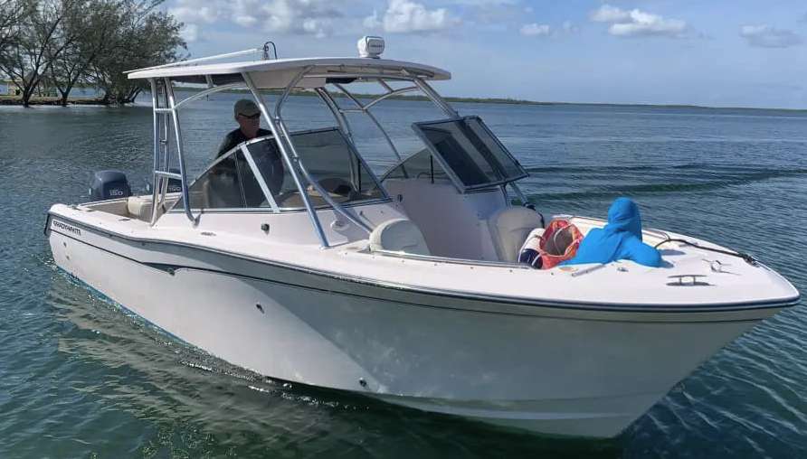 Bow Rider - Motor Boat Charter Bahamas & Boat hire in Bahamas Exumas George Town Camana Bay 3