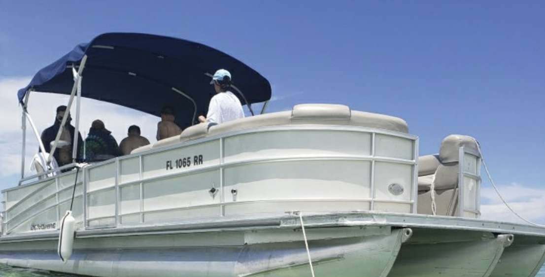 28FT - Motor Boat Charter Bahamas & Boat hire in Bahamas Exumas George Town Camana Bay 2