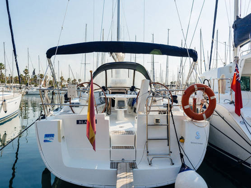 Oceanis 43 - Yacht Charter Barcelona & Boat hire in Spain Catalonia Costa Brava Barcelona Barcelona Port Olimpic 4