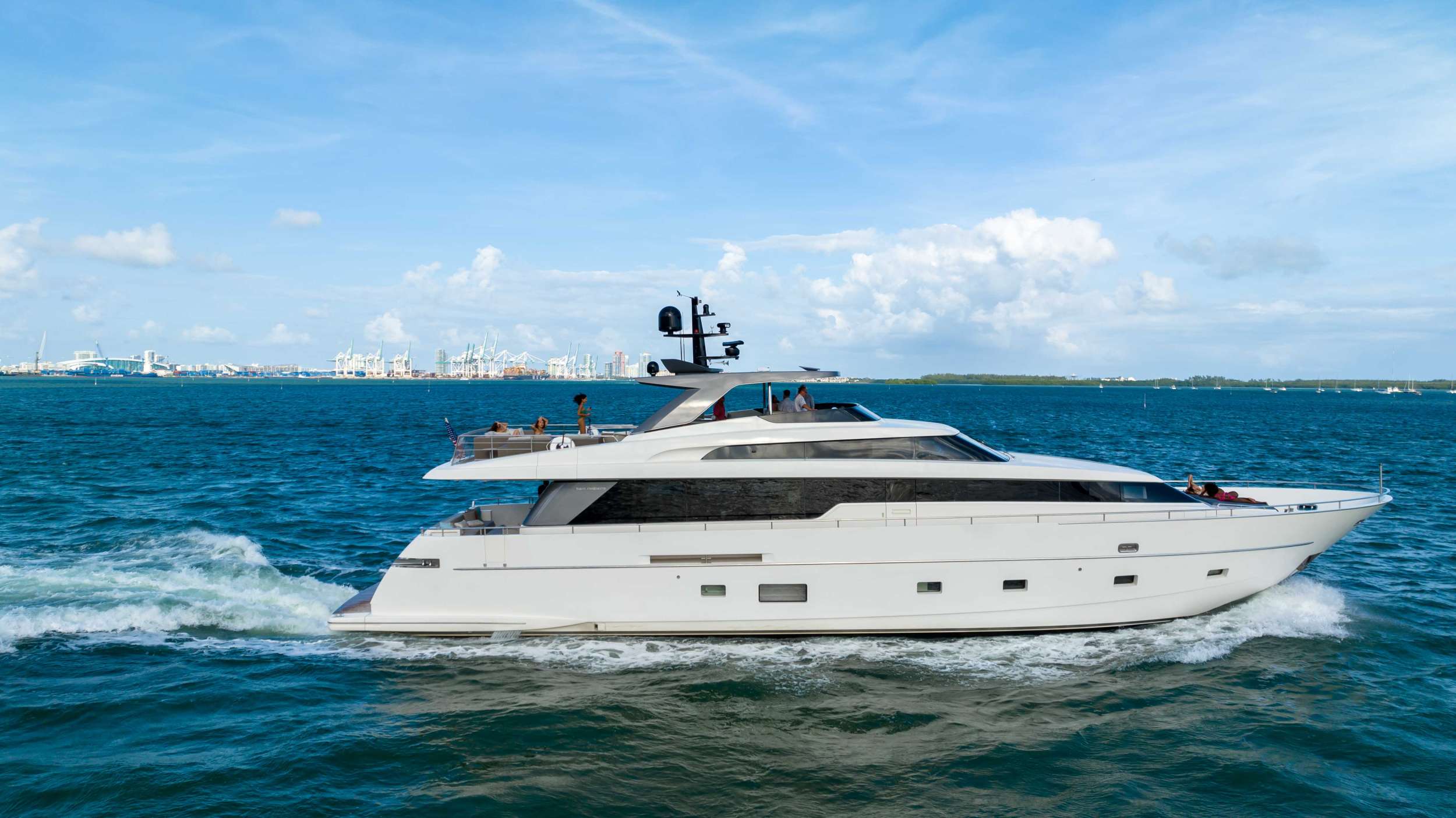 Astonish - Motor Boat Charter USA & Boat hire in Florida & Bahamas 1