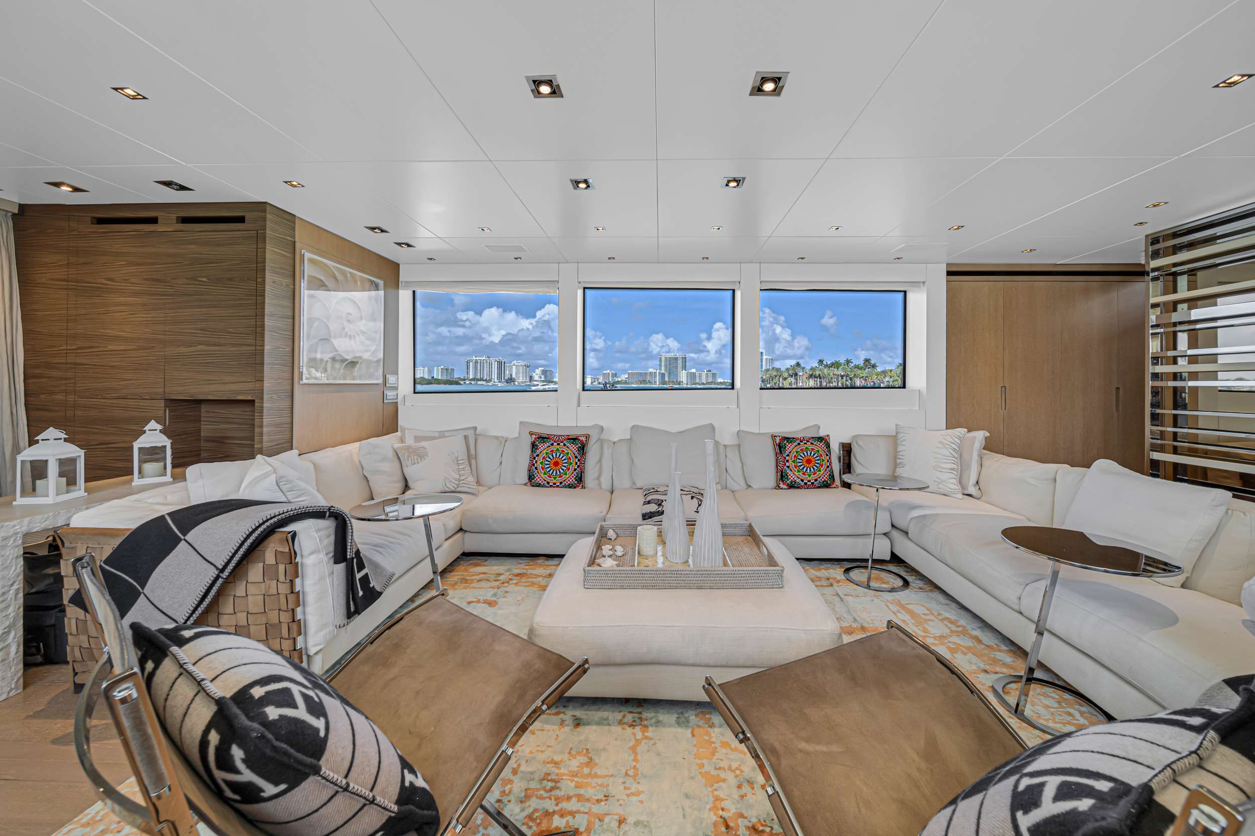 Astonish - Yacht Charter USA & Boat hire in Florida & Bahamas 2