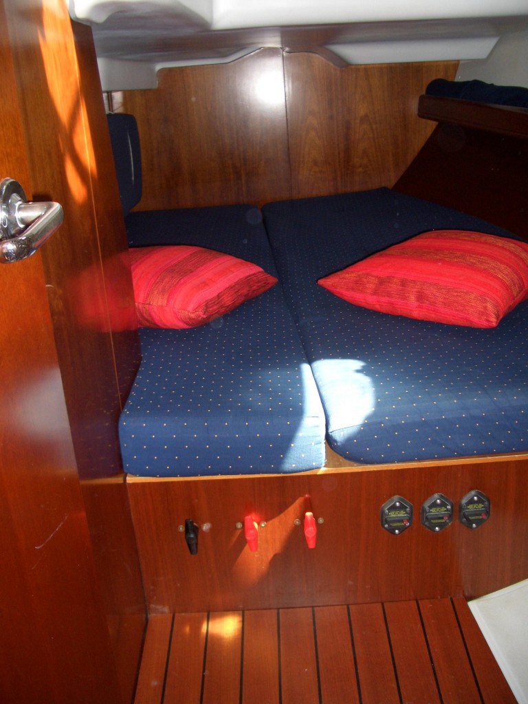 Oceanis 423 - Yacht Charter Punta Ala & Boat hire in Italy Punta Ala Punta Ala 5