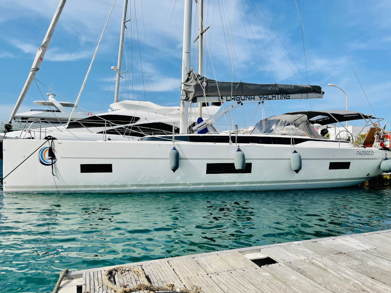 Bavaria C45 - Yacht Charter Sicily & Boat hire in Italy Sicily Palermo Province Palermo Marina Villa Igiea 3