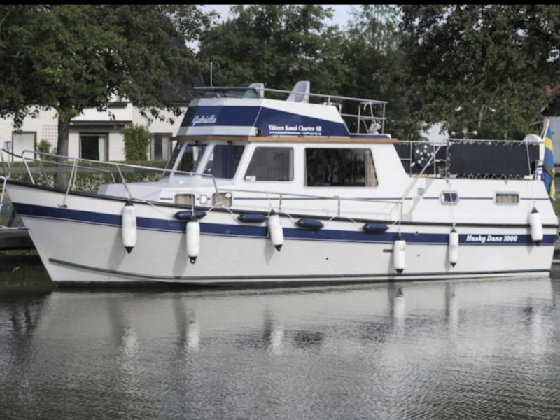 Husky Dane - Motor Boat Charter Sweden & Boat hire in Sweden Motala Motala Harbour 1