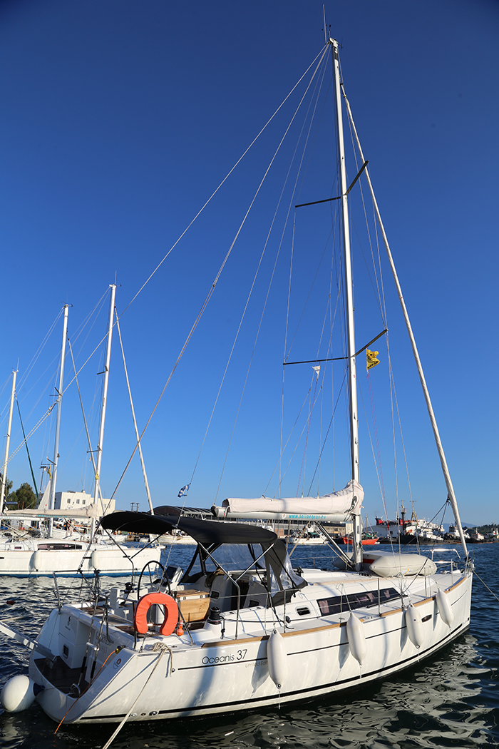 Oceanis 37 - Yacht Charter Skopelos & Boat hire in Greece Sporades Skopelos Loutraki Harbour 2
