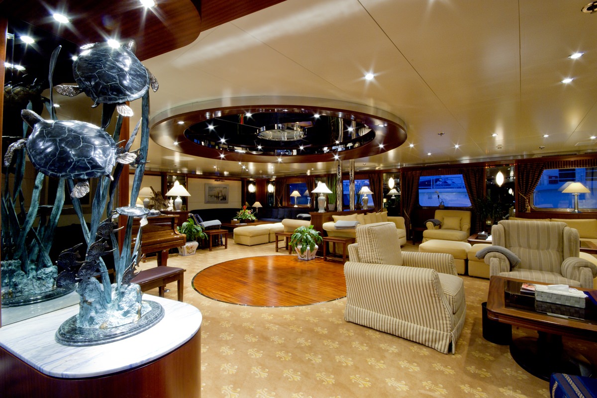lauren l - Yacht Charter Greece & Boat hire in Europa & Dubai 3